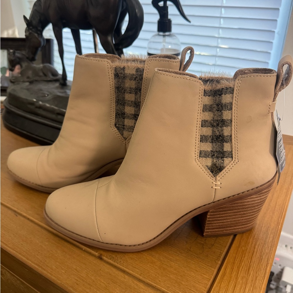 Toms Beige Fuzzy Lined Footwear